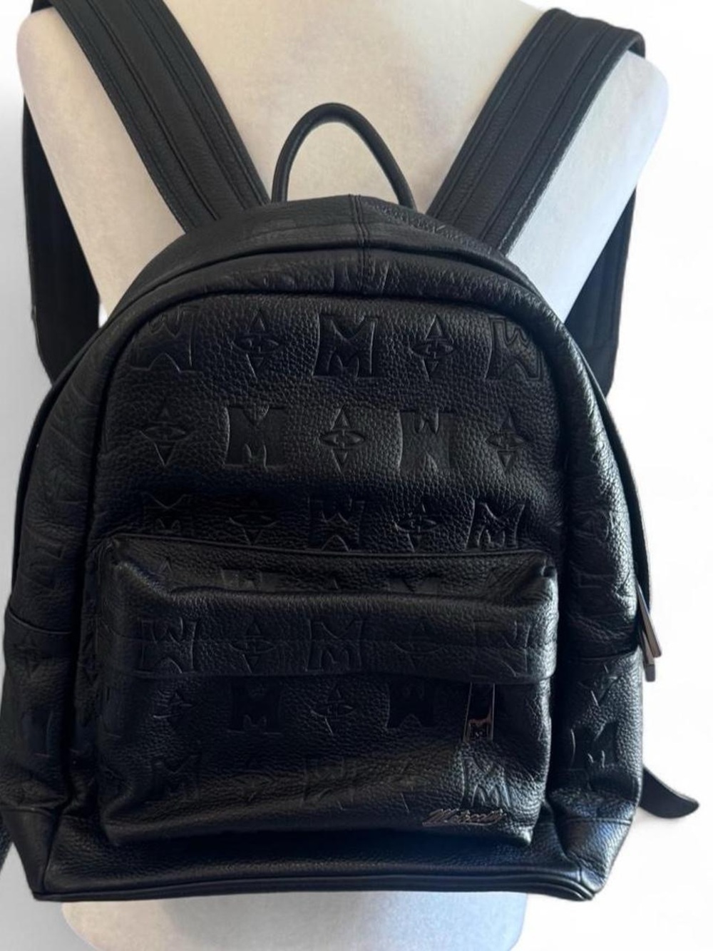 Metrocity Women's Black Embossed Leather Backpack - Picture 4 of 7